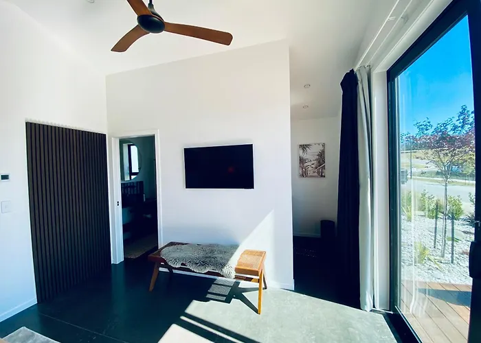 The Modern Alpine Oasis - Mountain Views - Rainfall Shower - Perfect For Couples 招待所